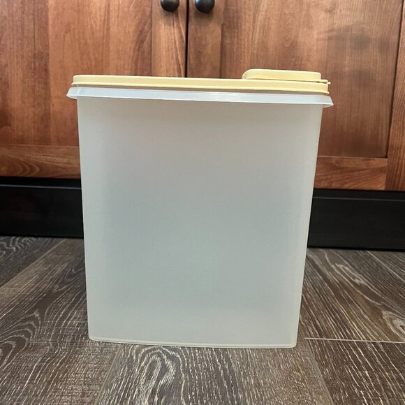 Tupperware Cereal Keeper - Picture 2 of 9